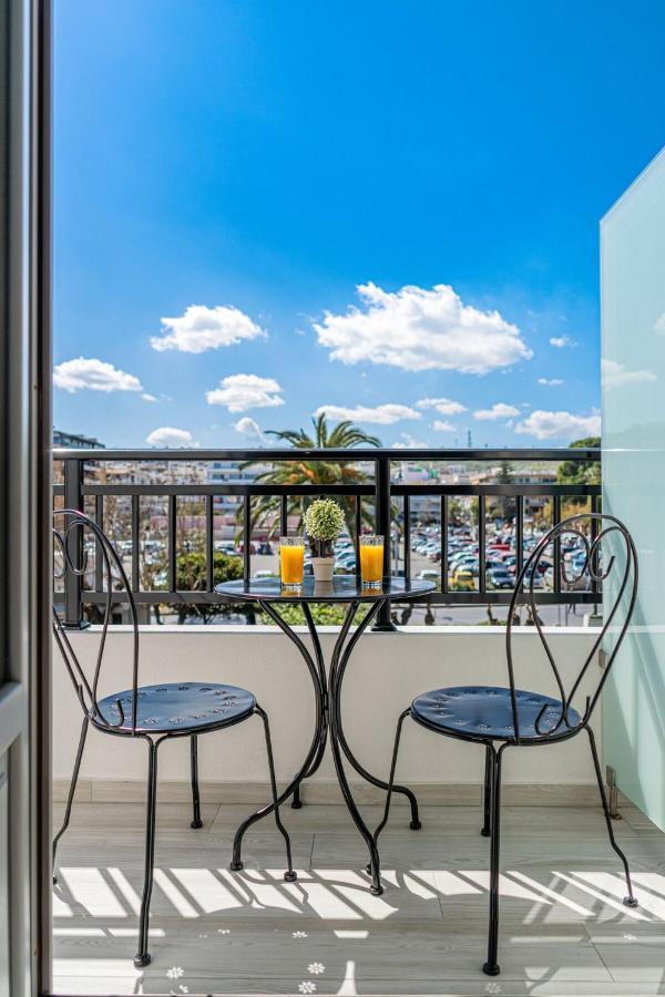 העיירה רתימנו White&Gray Apartment מראה חיצוני תמונה
