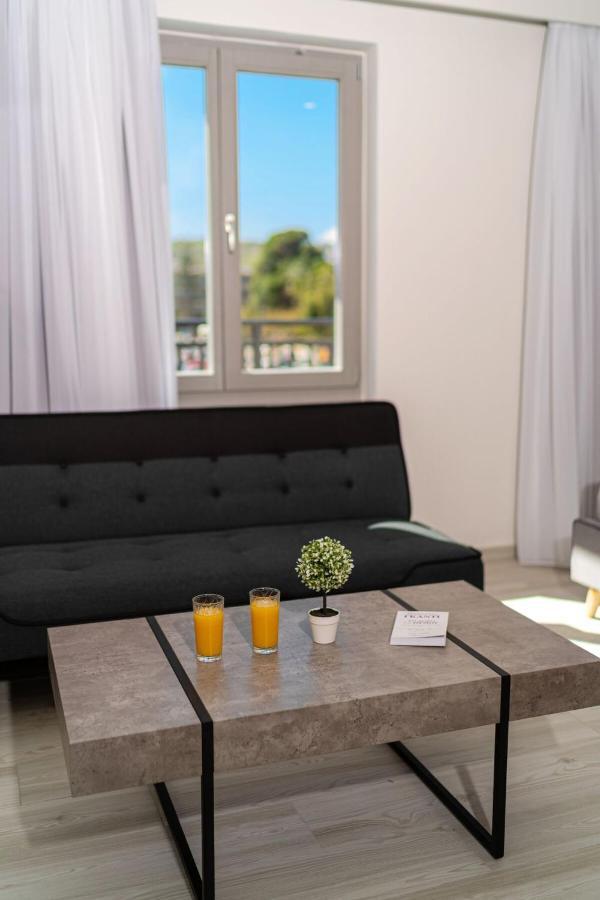 העיירה רתימנו White&Gray Apartment מראה חיצוני תמונה