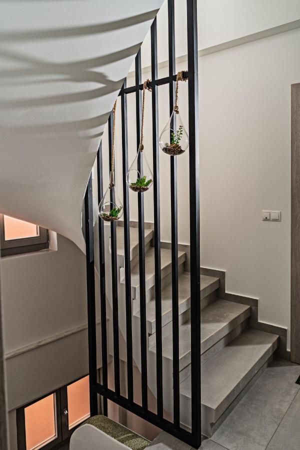 העיירה רתימנו White&Gray Apartment מראה חיצוני תמונה
